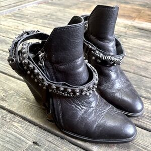 DOLCE VITA OPEN BACK STRAP BOOT